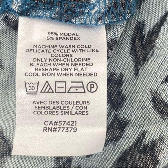 •Ann Taylor• Women's Leopard Print‎ Top - Picture 7 of 7
